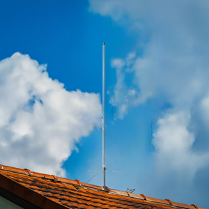 Diamond D-777 airband civil and military receiving vertical antenna.