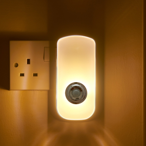 Plug In PIR Motion Sensor LED Night Light & Emergency Torch