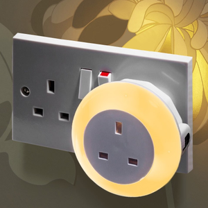 Plug Through Colour Changing LED Night Light - Daylight Sensor