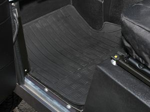 Defender Front Rubber Mats - Pair (LT77, R380 upto 2007 & the Puma TDCi 2007 onwards).