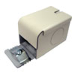 Wiremold, Plugmold 2000 Series Entrance End Fitting, For Connecting V2000 with 1/2" Conduit and Armored Cable Connectors, 1.50" H x 1.28" W x 3.00" L, White Finish