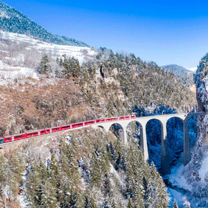 Classic Glacier Express in Winter