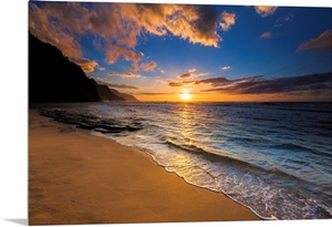 Sunset over the Na Pali Coast from Ke'e Beach, Haena State Park, Kauai, Hawaii USA