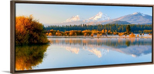 United States, Oregon, Bend, Black Butte Ranch, Fall Foliage And Cascade Mountains