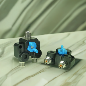 Watson Cx-sw2pl is a 2-way coax switch with a frequency range of DC-1GHz and an SO-239 connector.