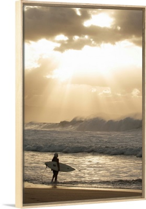 Hawaii, Oahu, North Shore, Surfer Standing On Shore