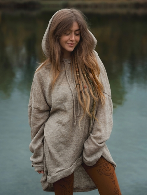 'Pull long oversize à capuche "Rashmi", Beige'