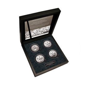 Queen Elizabeth II 'The Equestrian Portrait' Crown Set