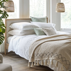 Aubrey Bed, Natural / Weathered Oak, King