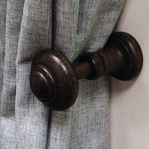 Wooden Hold Back Walnut 35mm