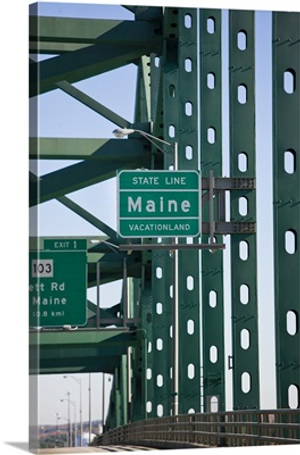 Maine state line sign on the Piscataqua River bridge. I-95