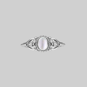 SEA GYPSY. Antique Mother of Pearl Ring - Silver / XXLarge