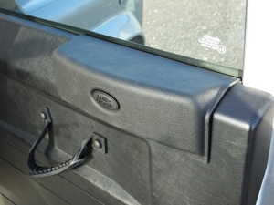 MUD Defender Armrest - Right Hand Door