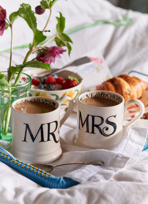 Black Toast 'Mr & Mrs' Set of 2 1/2 Pint Mugs Boxed
