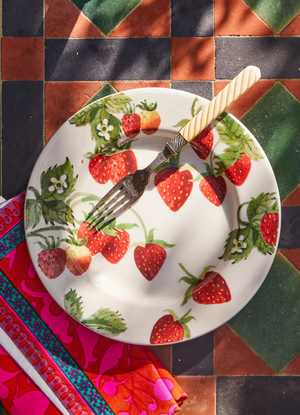 Strawberries Medium Dinner Plate, 8.5 Inch