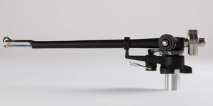 Rega RB880 - Svart