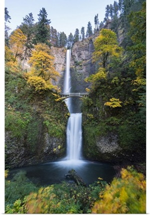 Multnomah Falls In Autumn, Cascade Locks, Multnomah County, Oregon
