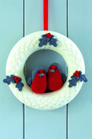 Robin Christmas Wreath Knitting Pattern