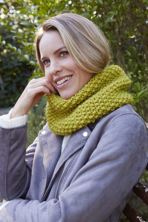 Moss Stitch Cowl Knitting Pattern