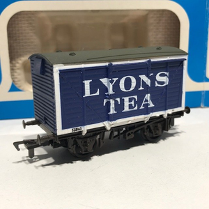Airfix 54302-0 12 Ton Vent Van Lyons Tea Boxed