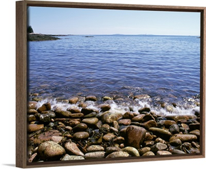Maine, Acadia National Park, Wonderland Trail, Sea waves hitting rocky beach