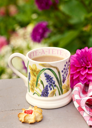 Seconds Tete-A-Tete & Grape Hyacinth 1/2 Pint Mug