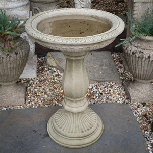 Elizabethan Bird Bath Elegant Stone cast Bird Bath Birdfeeder