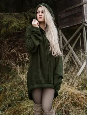 'Pull long oversize à capuche "Rashmi", Vert kaki'