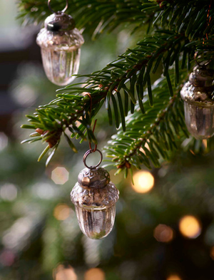 Set of 8 Acorn Decorations Glass Silver