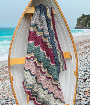 The Shoreline Blanket in Emu Classic Tweed Chunky (1067)