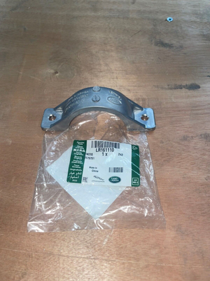 LR161110 - Front Right Hand Retainer / Driveshaft Clamp - Genuine Land Rover Product