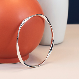 Portrait Sketch Silver Soft Twist Plain Bangle