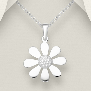 Tempest Meadow Silver Plain Daisy Necklace