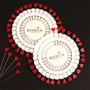 Disque de 30 épingles à tête plastique coeur rouge Bohin