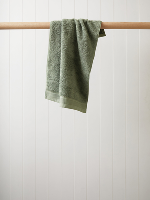Oasis Hand Towel in Fern