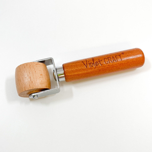 Roulette en bois pour presser Violet Craft