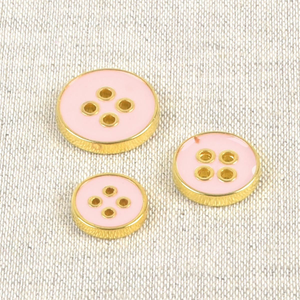 Bouton laqué 4 trous - Rose
