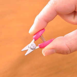 Mini ciseaux coupe fils - Rose