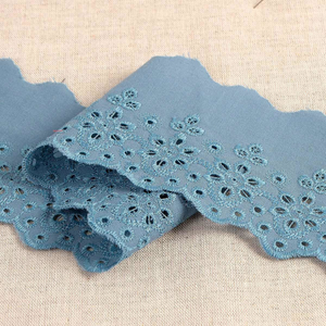 Broderie Anglaise fleurs festonnée Lily - Bleu lavande