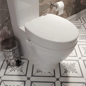 Croydex Carragh Raised Toilet Seat with Lid - White