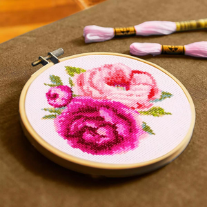 Kit broderie point de croix - Pivoines roses