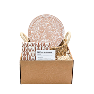 Bread Warmer & Basket Gift Set With Light Brown Tea Towel - Garden Round