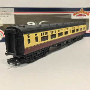 Bachmann 34-527 BR Crimson & Cream 63' Bulleid Corridor 2ND Coach Boxed