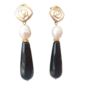 Pearl & Black Agate Stud Earrings (one size)