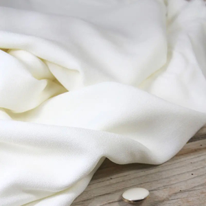 Tissu crêpe de viscose nacre - Églantine & Zoé