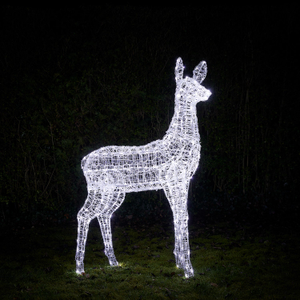 Grande Biche de Noël Swinsty de 1,4 m à LED Bicolores