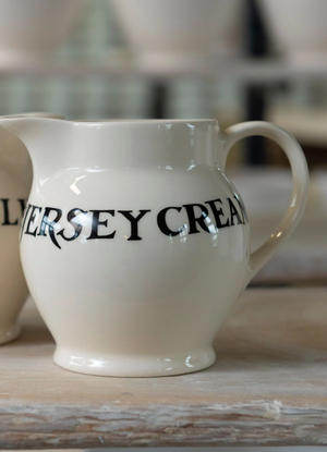 Black Toast Jersey Cream 1/2 Pint Jug