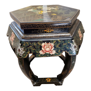 Mid 20th Century Vintage Asian Chinoiserie Chinese Black Lacquer Side Table