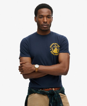 T-shirt con grafica Outdoor