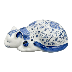 Vintage Blue & White Porcelain Sleeping Cat Figurine – Raised Floral Pattern – Chinoiserie / Whimsical Cottage Style